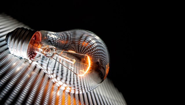 الضوء الأبيض والضوء وحيد اللون